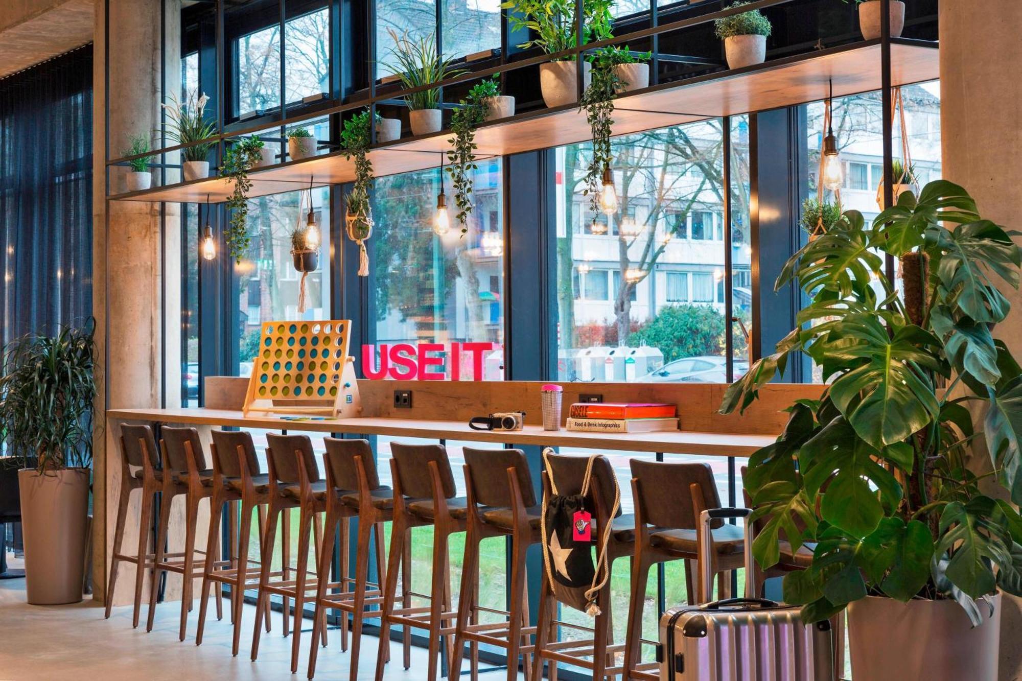 Moxy Duesseldorf South Hotel Exterior photo