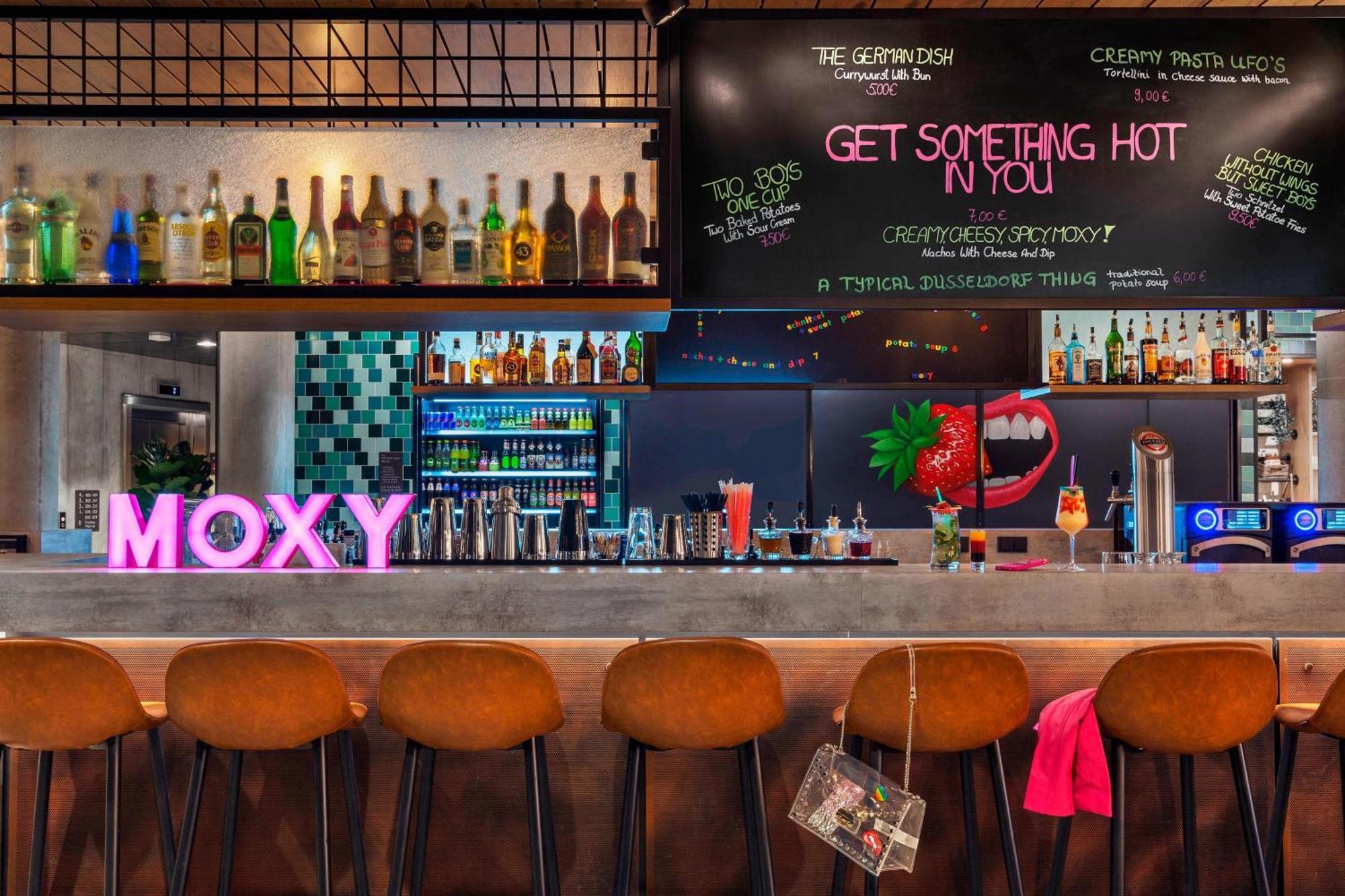 Moxy Duesseldorf South Hotel Exterior photo
