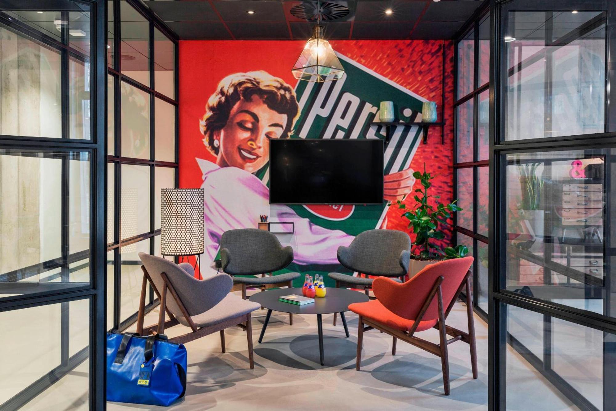 Moxy Duesseldorf South Hotel Exterior photo