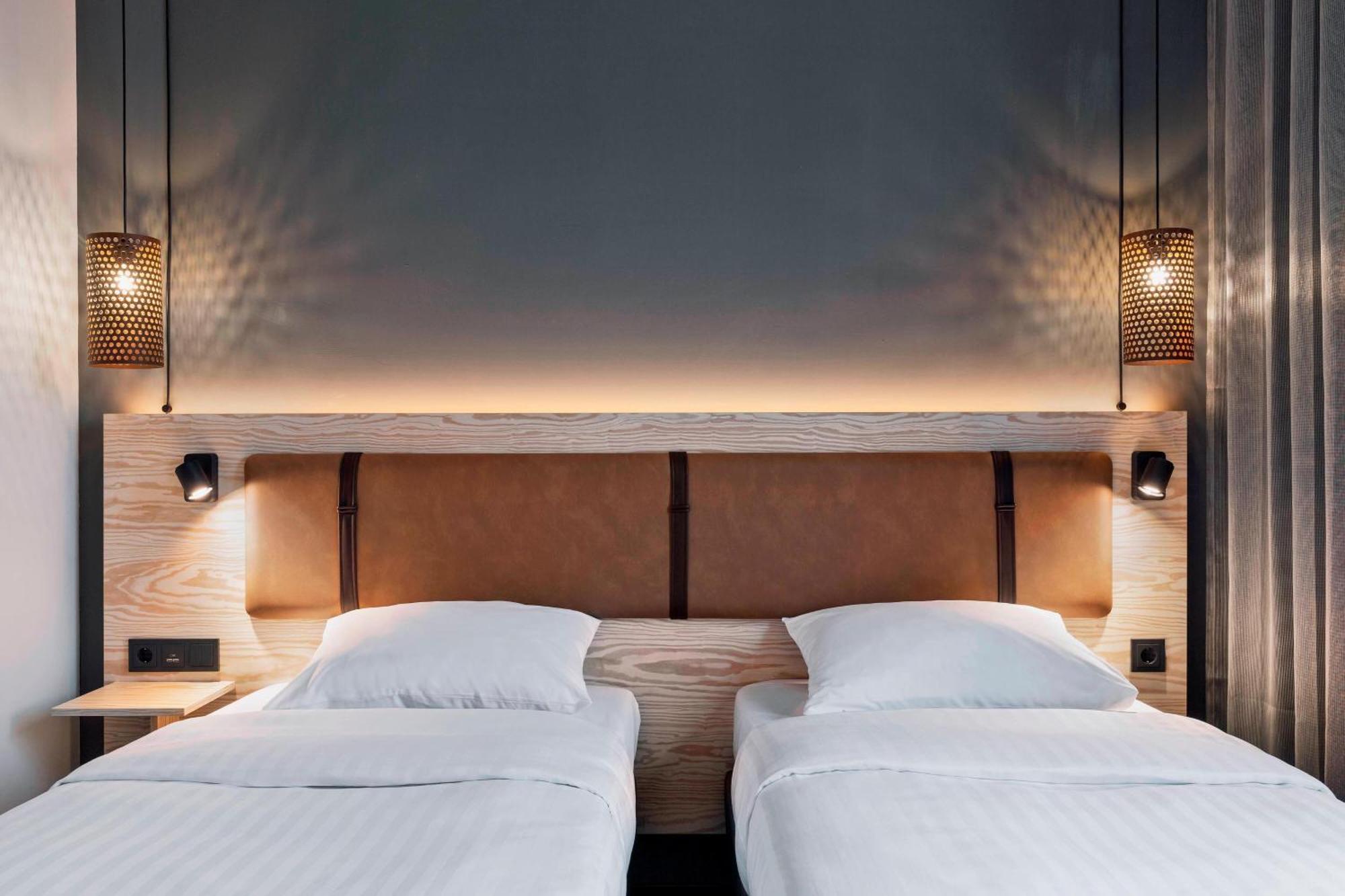 Moxy Duesseldorf South Hotel Exterior photo