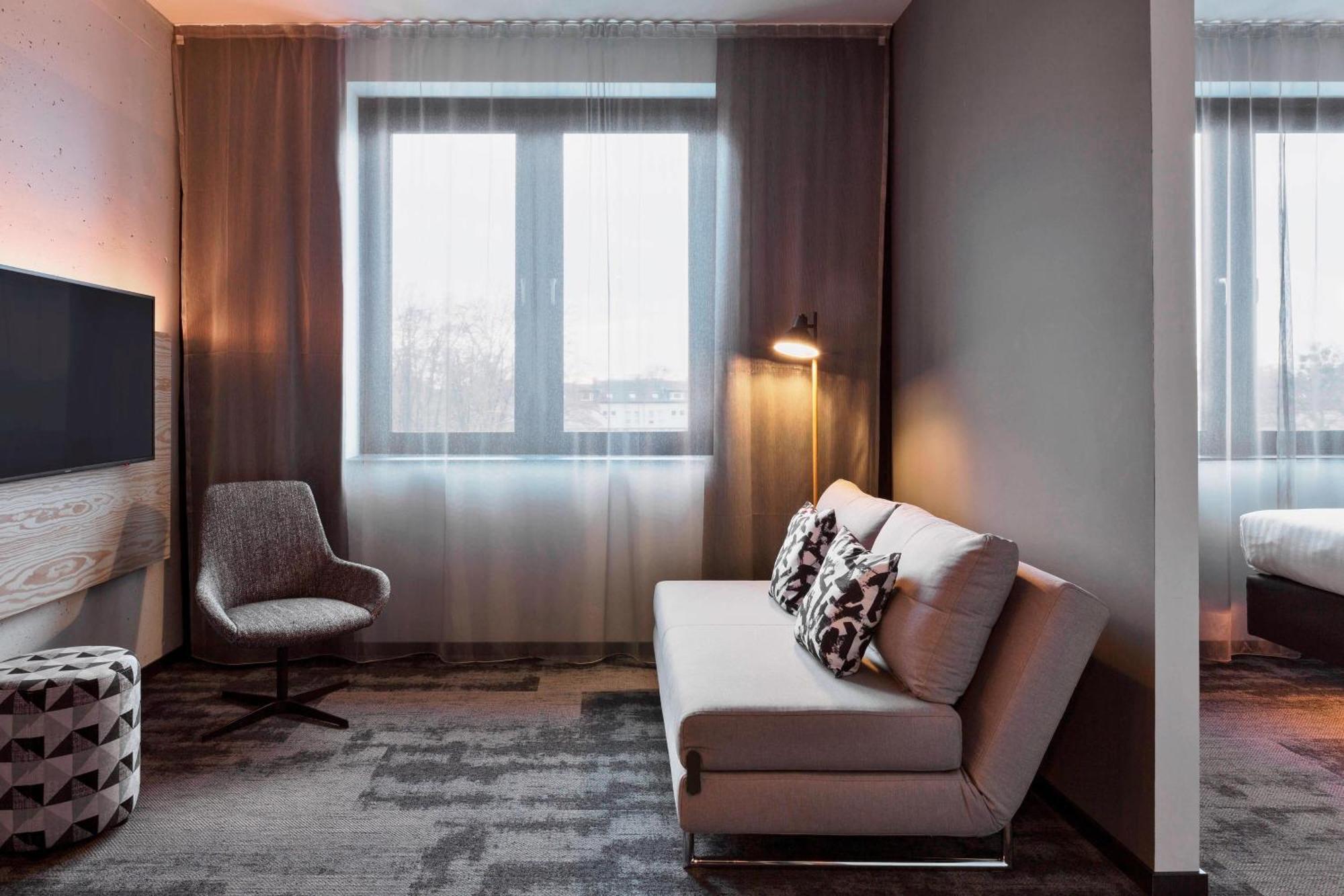 Moxy Duesseldorf South Hotel Exterior photo