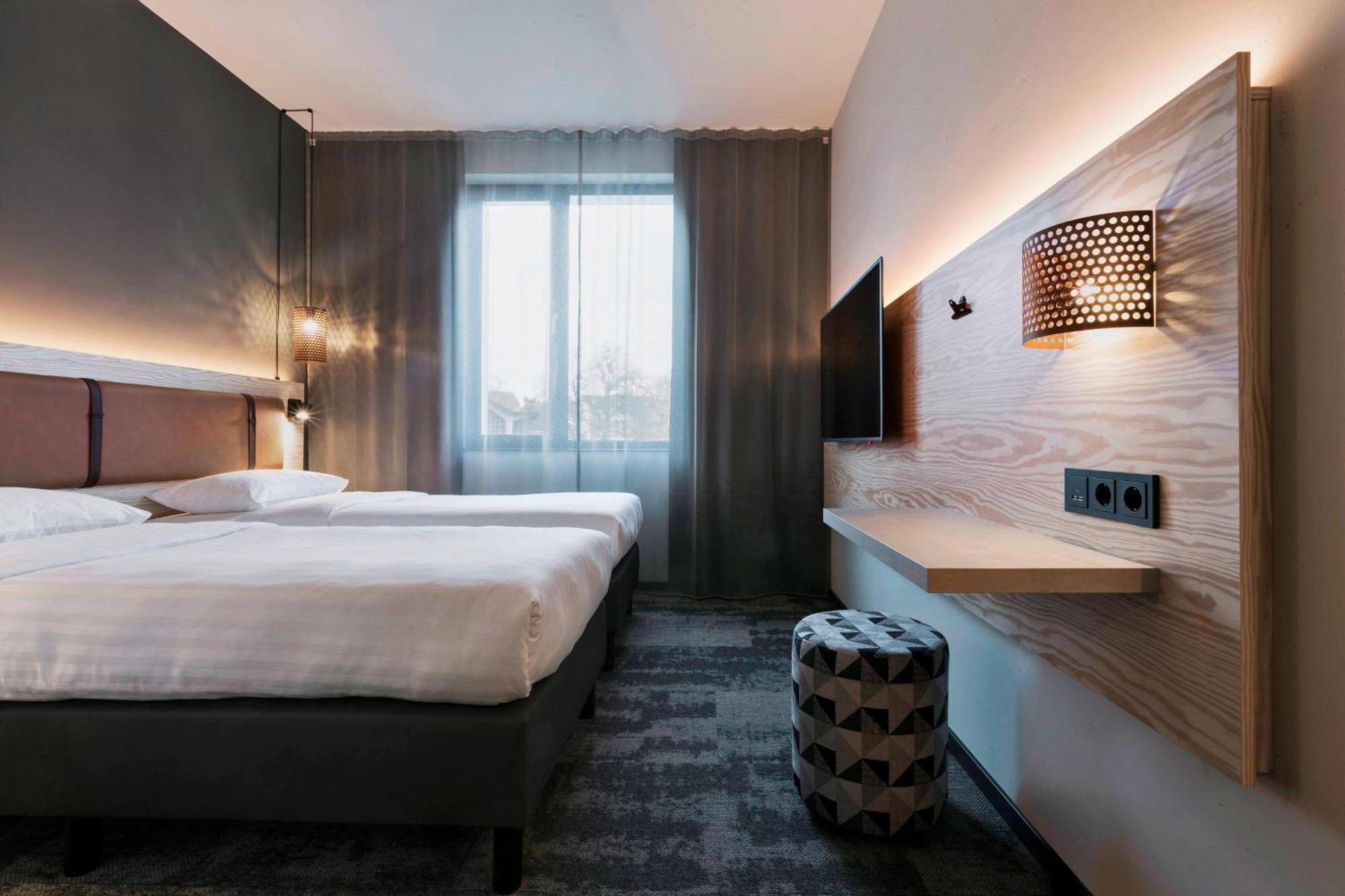 Moxy Duesseldorf South Hotel Exterior photo