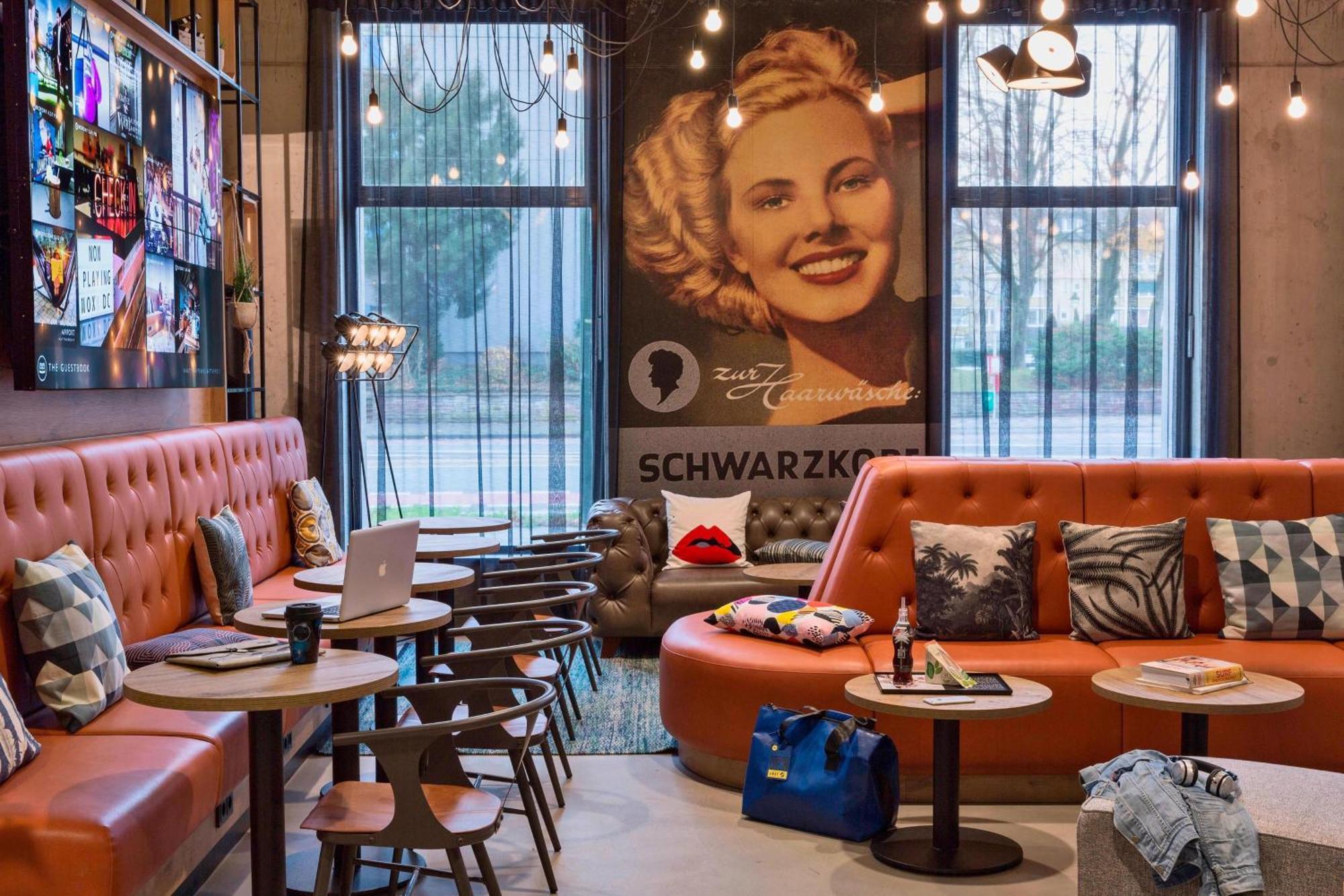 Moxy Duesseldorf South Hotel Exterior photo