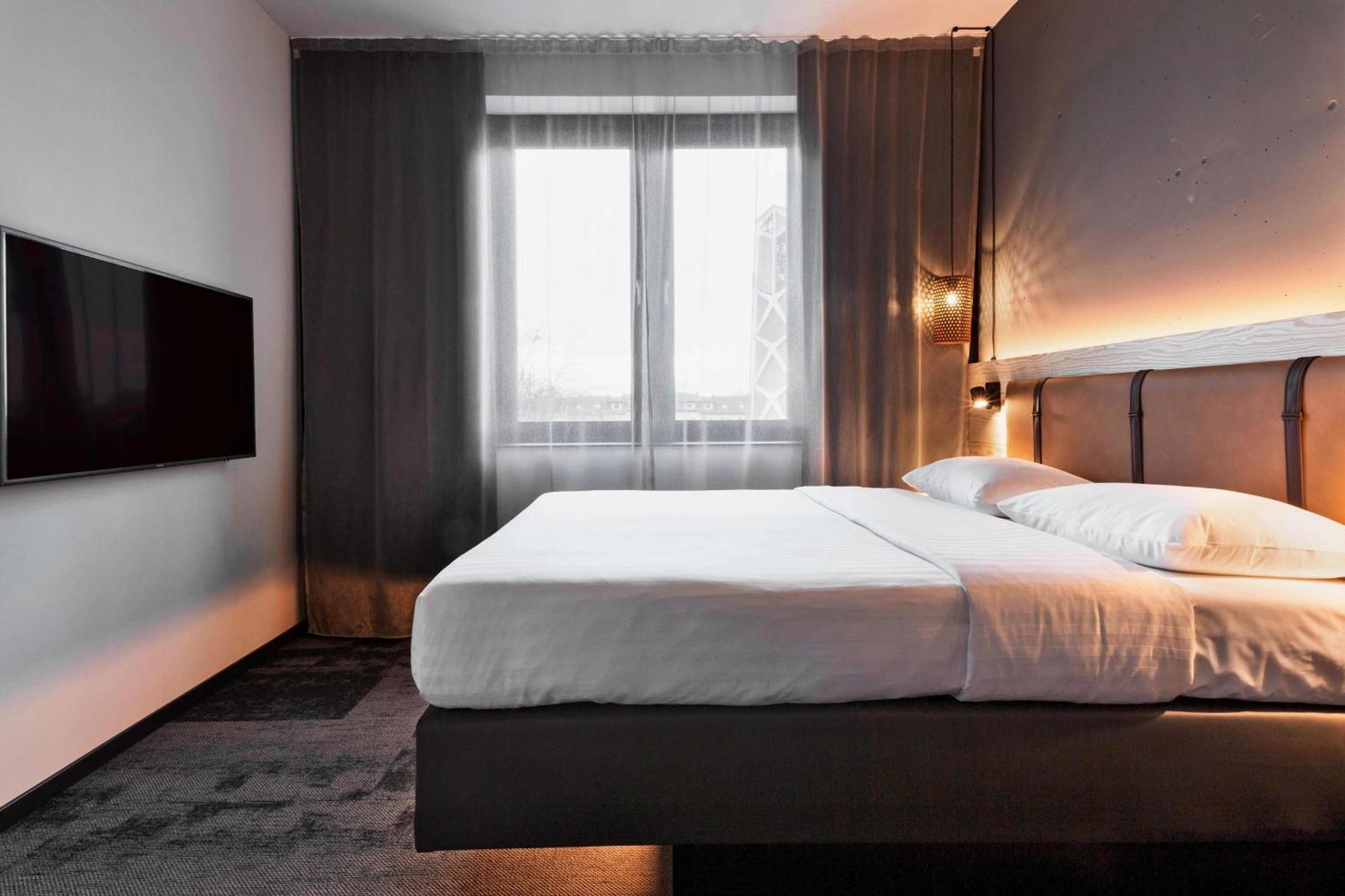 Moxy Duesseldorf South Hotel Exterior photo