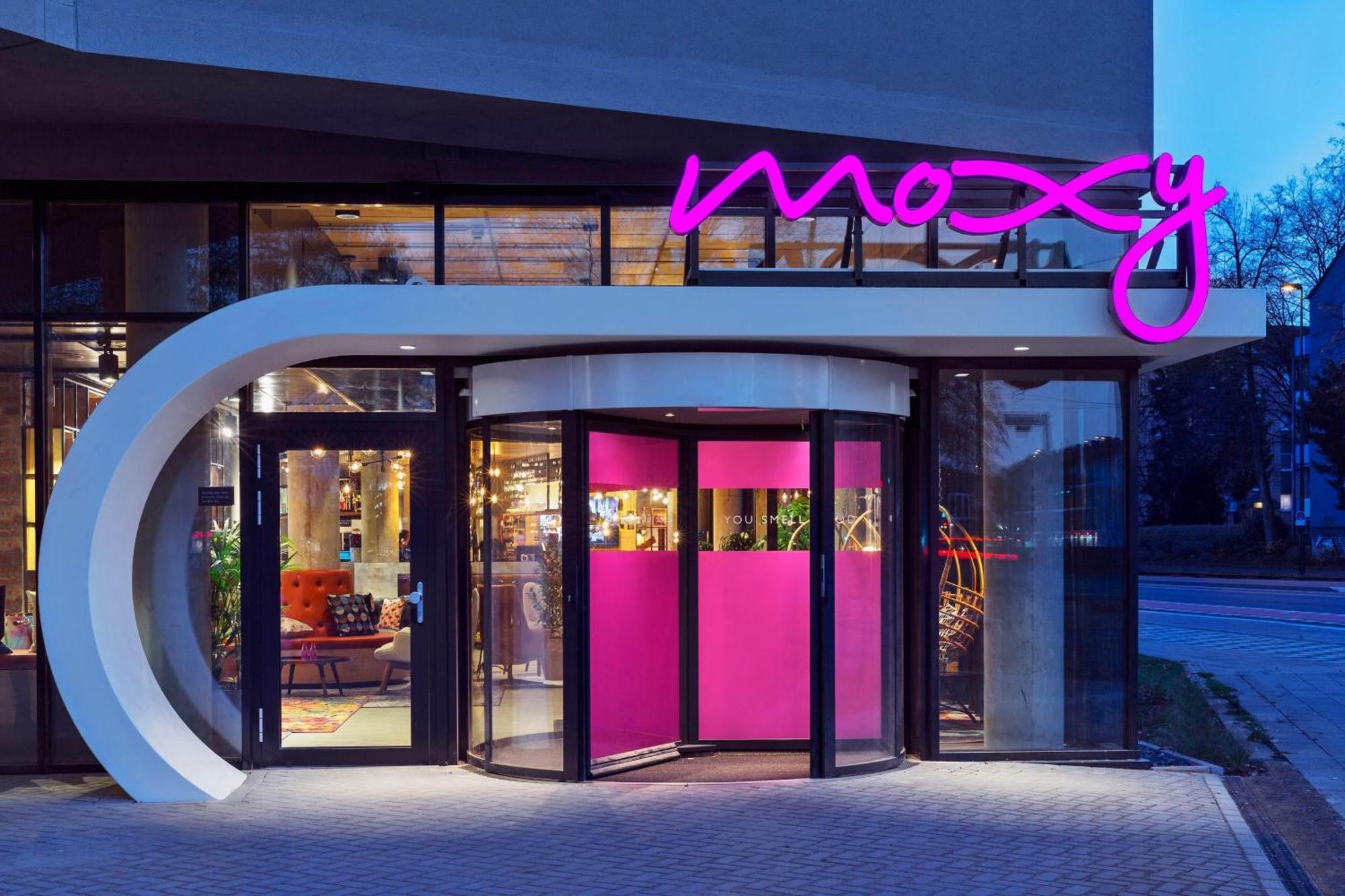 Moxy Duesseldorf South Hotel Exterior photo