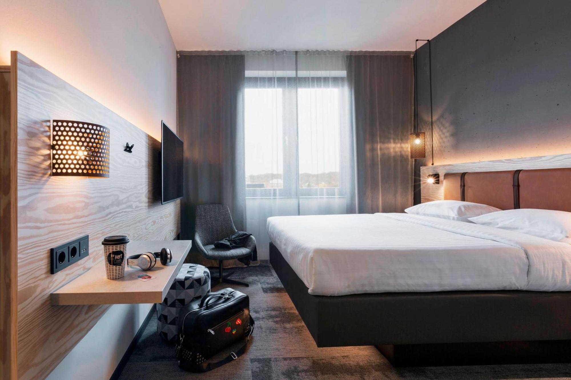 Moxy Duesseldorf South Hotel Exterior photo
